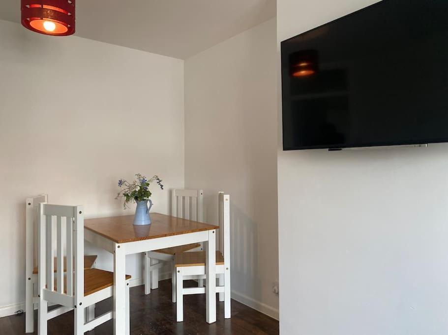 Brighton New Apartment Free Parking Sleeps 6 מראה חיצוני תמונה