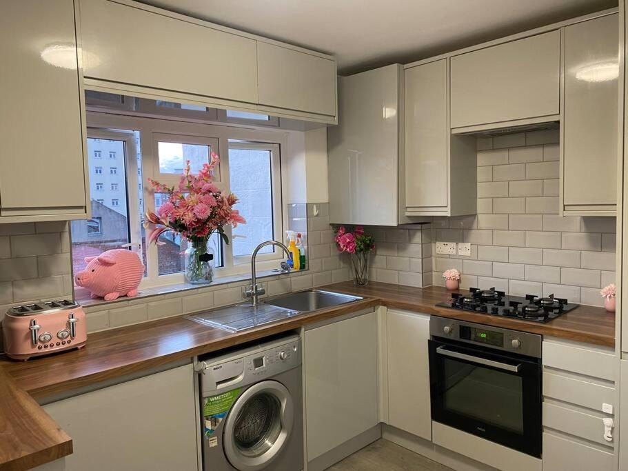 Brighton New Apartment Free Parking Sleeps 6 מראה חיצוני תמונה