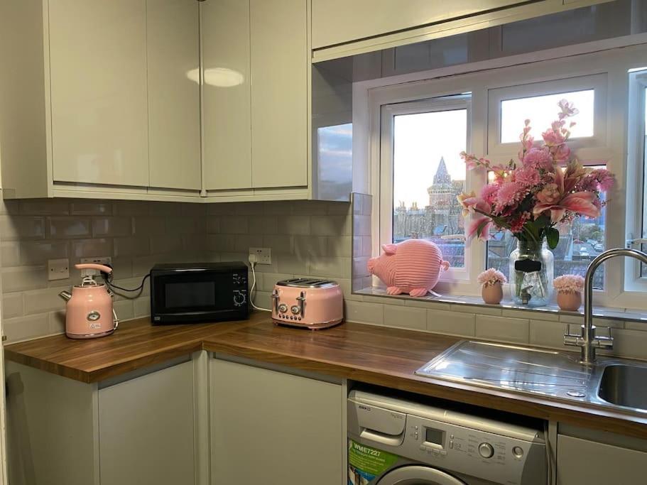 Brighton New Apartment Free Parking Sleeps 6 מראה חיצוני תמונה